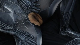 Di nuovo cosplay spiderman, anche a Entot si conclude fino a che non viene dentro