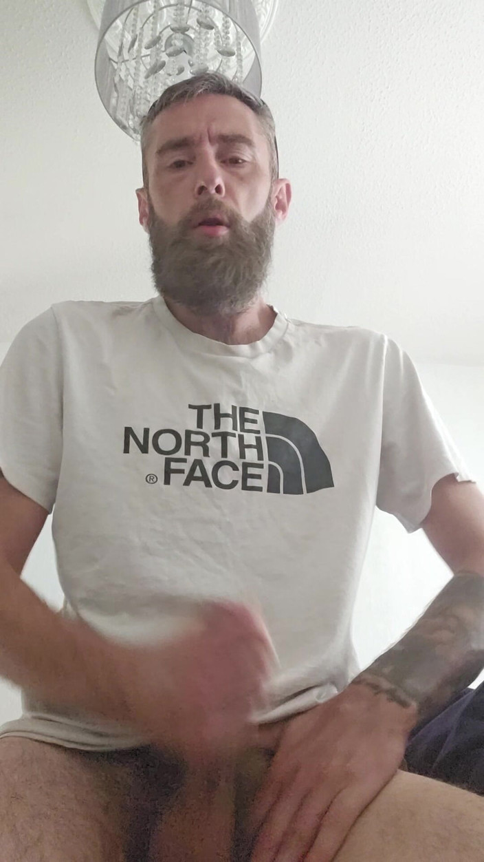 Smoking stoker: Masturbasi kontol besarku