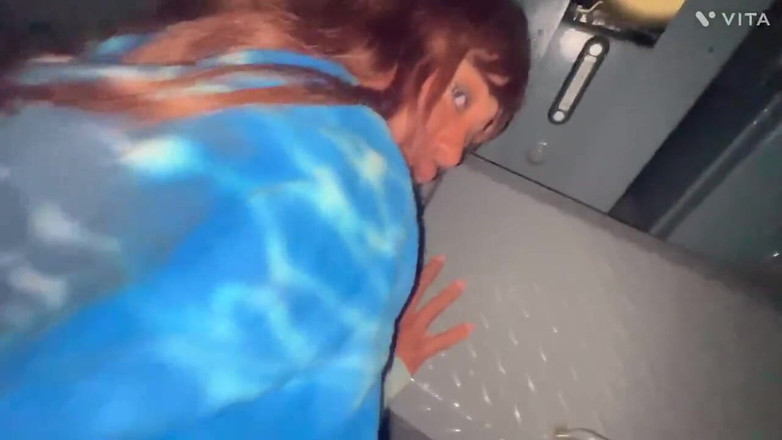 Fijii pornbox: Papi me folla al costado de la calle, puede usarme...