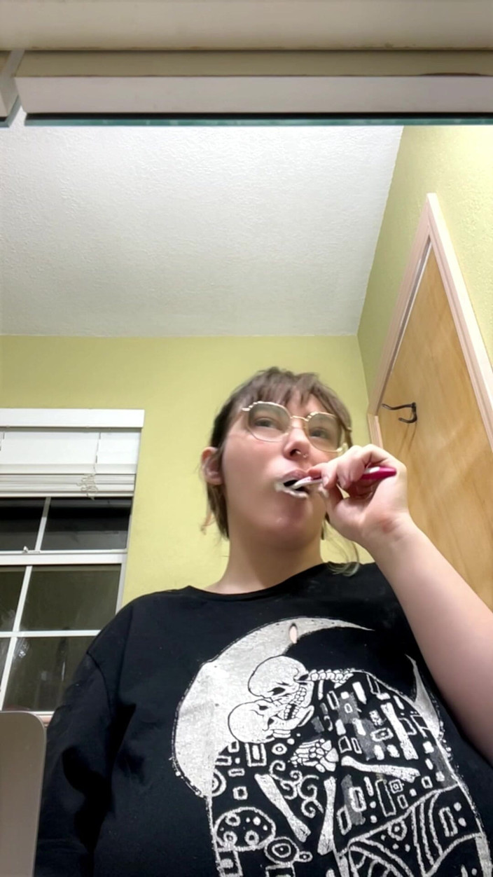 Mushroombitchx: Ich zähneputzen