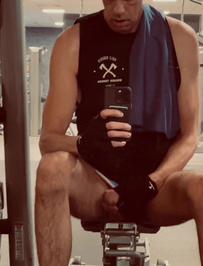 Bryanandboy: Stříkání v tělocvičně