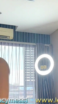 Una sexy bomba asiatica ladyboy viene scopata da un grosso cazzo nel suo culo grosso e anale