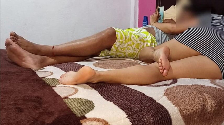 Katerine: मेरे सौतेले भाई को बहकाना जब वह उसके कमरे में अकेला होता है