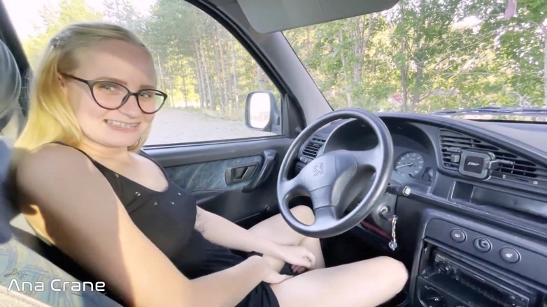 Ana Crane: ソロオナニーとフェラチオと口の中で車の中で精液
