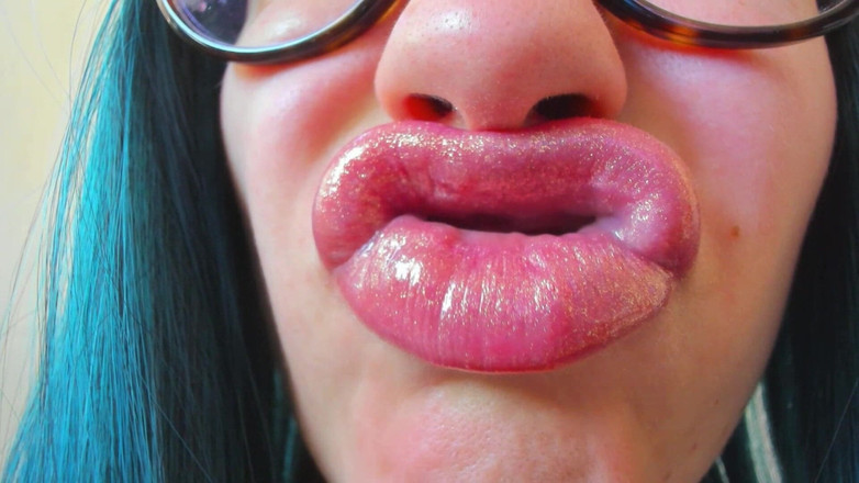 Rarible Diamond: Labios brillantes de cerca pucheros