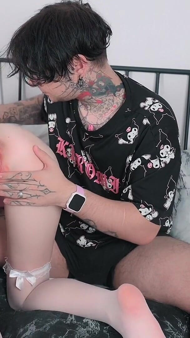 pinkloving: Adik tiriku dengan stoking putih lagi asik ngentot kontolku habis-habisan -...