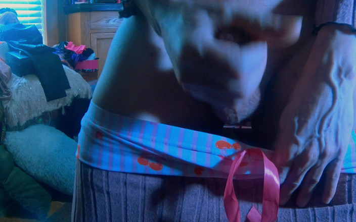 Daphne Desire: Daphne in Cute Pjs and Undies Close up Cumshot at...
