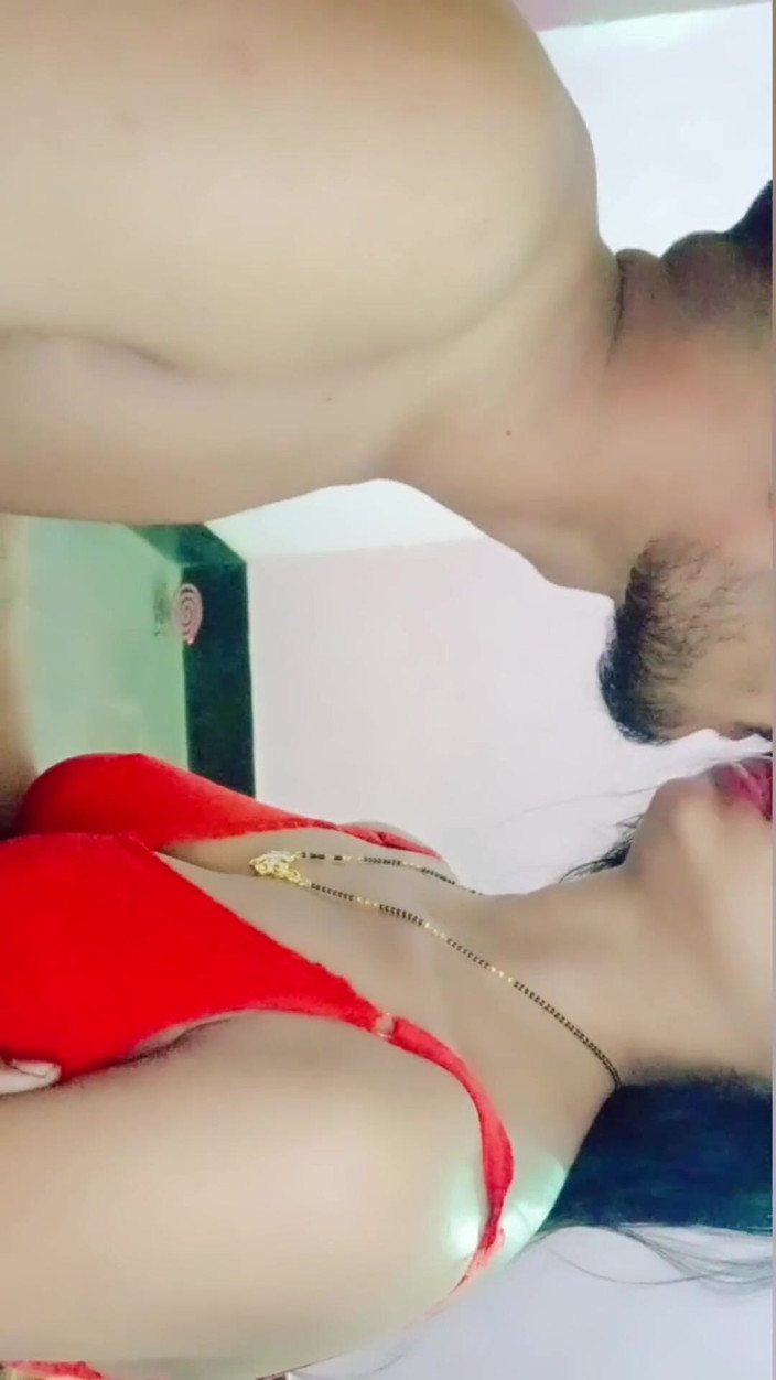 Raghav: Newely vdaná studentka Parul Baby první virální sex video