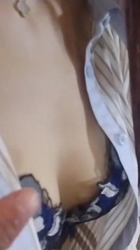 Rino-chan soyunuyor