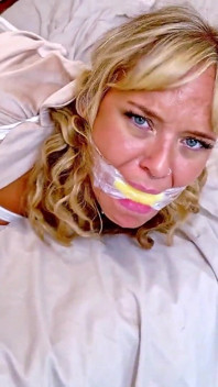 Renee on: Step Mom Tied, Toes Spread, Mouth Shut (4k)
