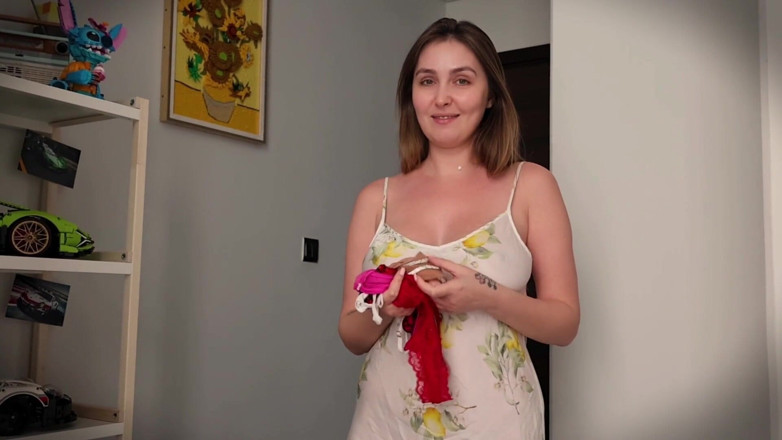 Alina Rai: Üvey anne yıldönümü için hazırlanıyor ve üvey oğuldan en seksi külotu...