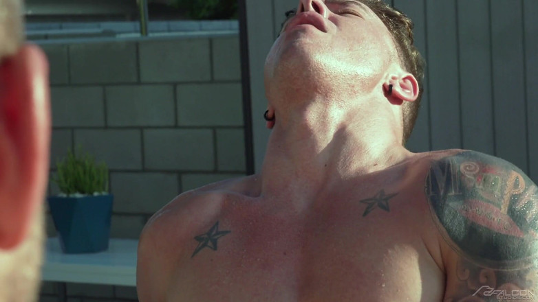 Falcon Studios: 3 kusy jsou žhavé a těžké u bazénu - FalconStudios