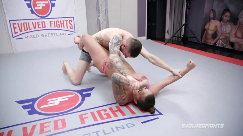 Evolved Fights: Tori Avano Vs Cody Carter campuran wrestling