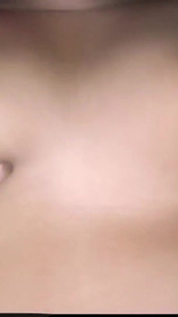 Indische geile bhabhi wurde von ihrer hasband erwischt, während sie masturbierte!! Deshi Bhabi XXX Video.