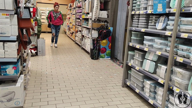 All You Can Fetish: Bláznivá Rebeca Addams v džínách Buttcrack v supermarketu