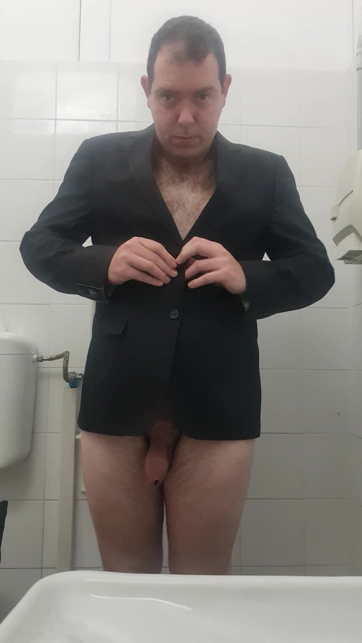 Mirko2589: Tutto Nudo Con Giacca Elegante