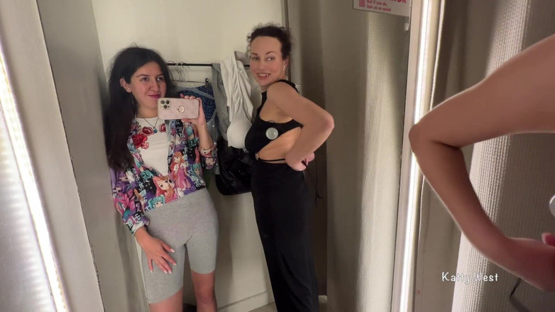 Katty West: Soyunma odasında iki şehvetli kaltak