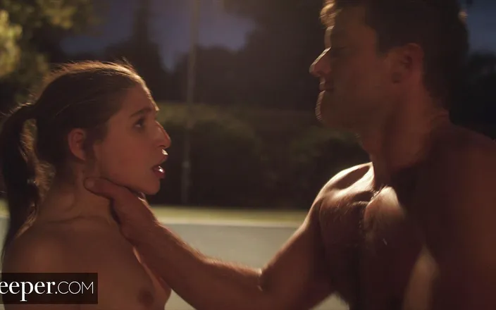 Deeper: Hlubší. Abella Danger je při žalobě nenasytná