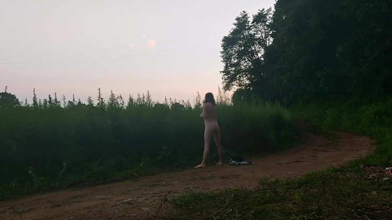 MissPopa: Mă dezbrac pe marginea drumului și îmi ating
