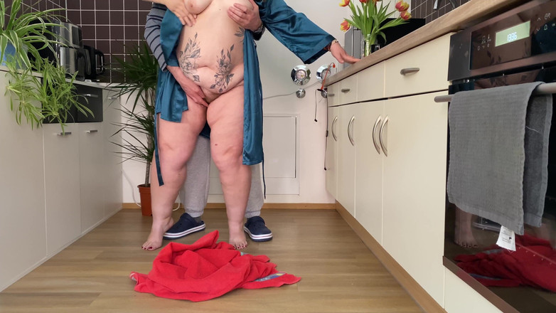 OurFetishLife: Obwisłe naturalne cycki teściowej podczas masturbacji