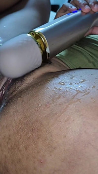 Het analsex – Den här klumpiga fittan kom mer än tre gånger