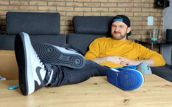 GayKinkCouple: 내 새로운 운동화를 언박싱