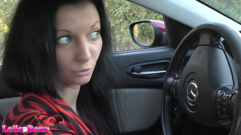 Laila Banx: Frivolous zkušební jízda končí kundičkou naplněnou mrdkou!!