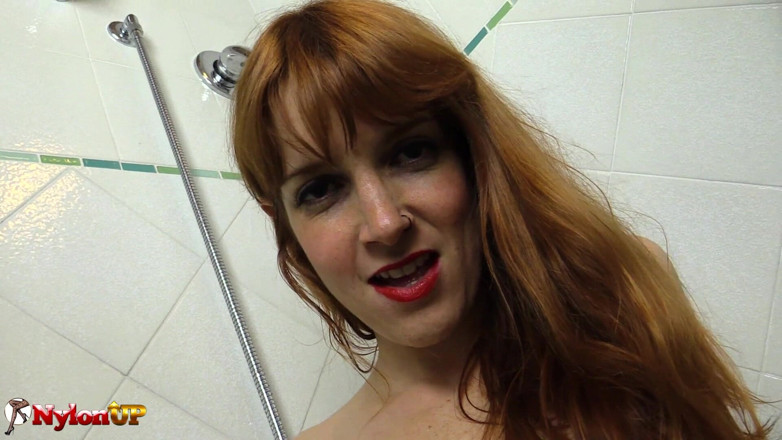FootFetish Girls With Sex Toys and Nylons: Irina doccia 01
