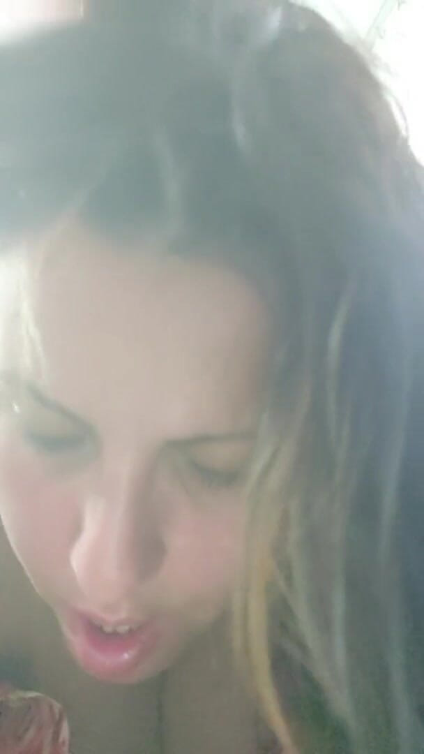 Young_strawberry: Esposa é fodida por trás