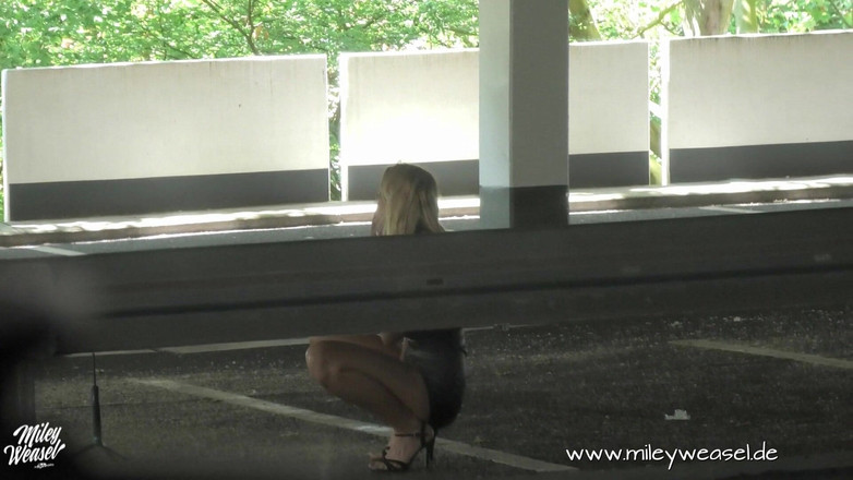 Miley Weasel: Šukal mě venku !!