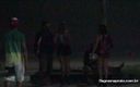 Amateurs videos: Grupp vänner gör hora genom gatorna vid kusten