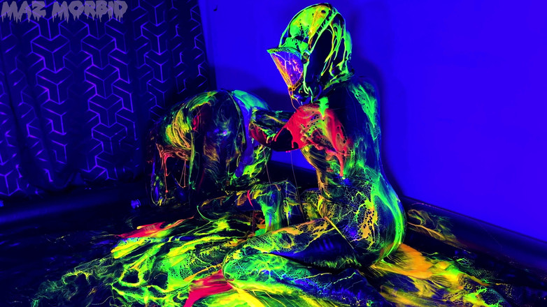 KinkyFemdomTV: UV Fisting Berganda Gimpy Basah dan Kucar-Kacir 4K dengan Patricia