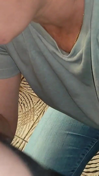 Verheiratete Nachbarin, Schlampe, Hungrig Nach Sperma, Kommt Und Gibt Mir Einen Schlampigen Blowjob