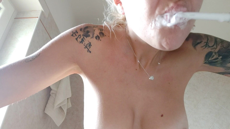 savannahamatoriale: Szczoteczka do zębów jest nie tylko do mycia zębów