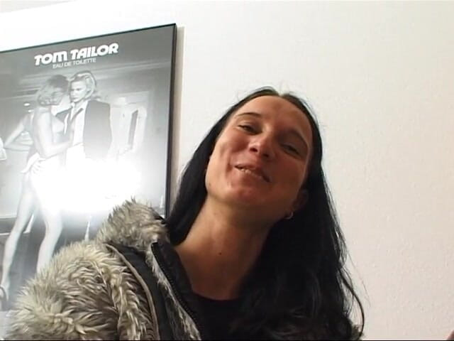 German Classic Porn videos: Une belle-mère aux cheveux corbeau dans sa première audition