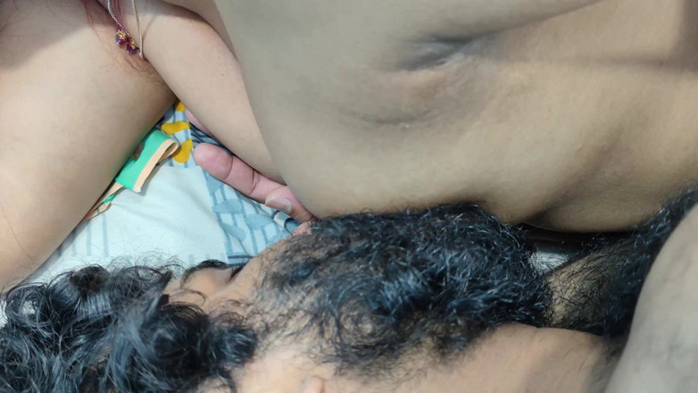 Vaigavarun45: Tette succhiate con un bacio nel culo
