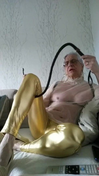 Puta En Leggins Con Un Látigo