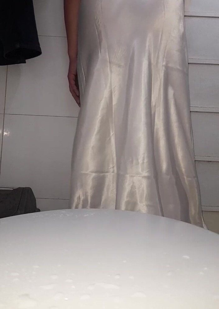 Naomisinka: Satynowa biała długa bielizna fetysz spust