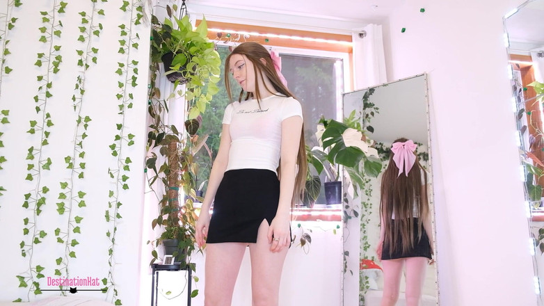 Destination Kat: Spogliarsi per attenzione