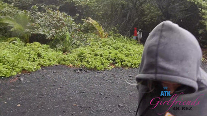 ATK Girlfriends: Sky nemůže odolat a jezdí na tvém ptákovi v autě