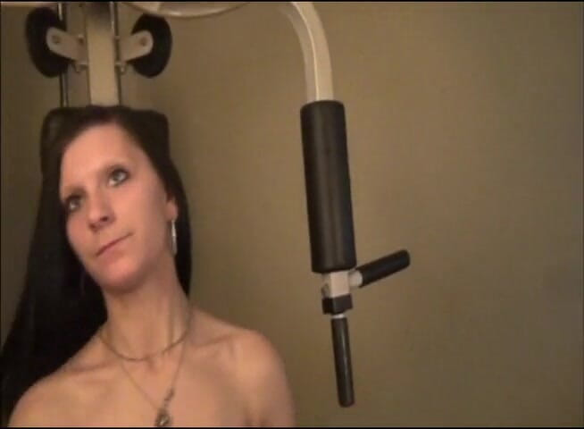 Flash Model Amateurs: Amatör kız tıraşlı amcığını ovuyor