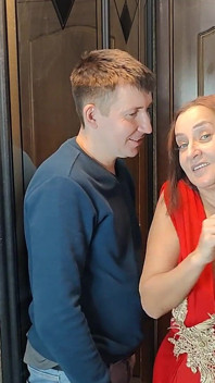 Olízl jsem dospělou MILF a šukal ji na chodbě!