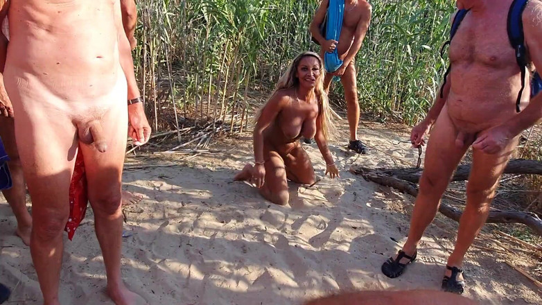 Creampie Clinic: Cap D Agde gangbang pelacur pantai
