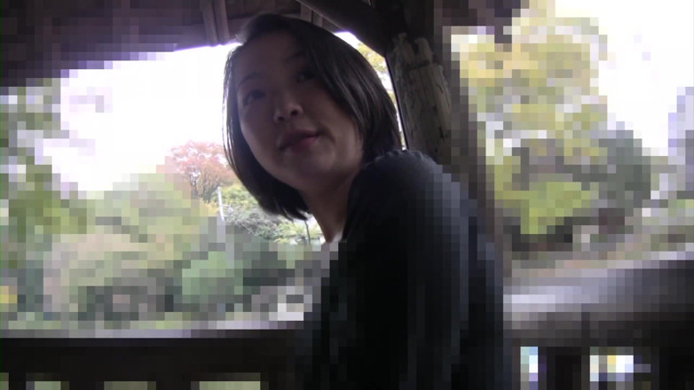 Asian Mature Climax: Une jolie brune asiatique lors d'un entretien dans une voiture