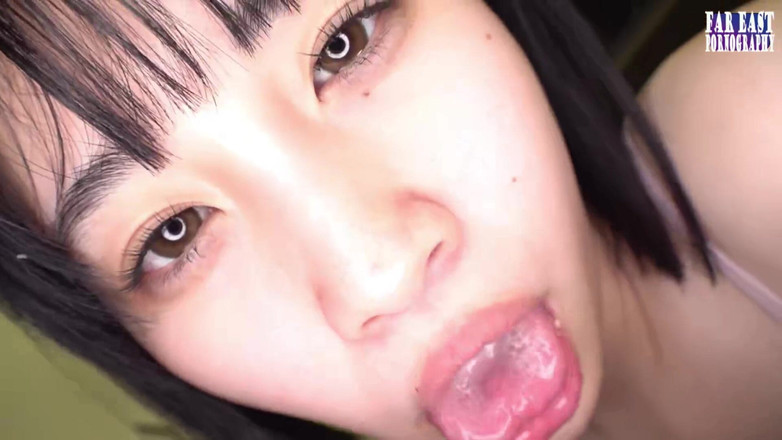 Far East pornography: Söta glasögon retas på en lat dag som njuter av...