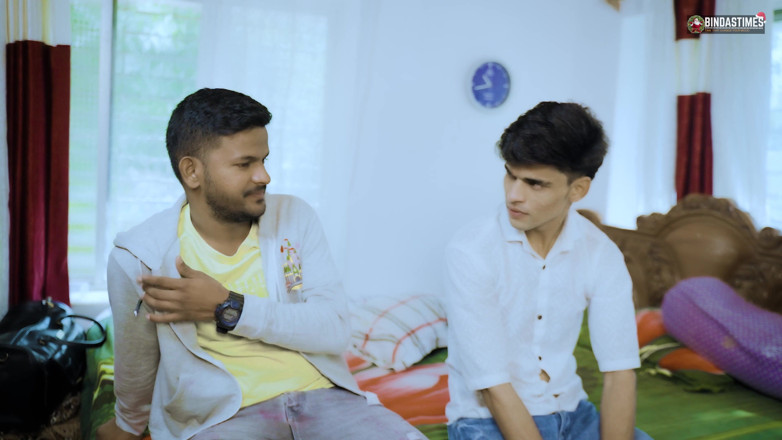 Cine Flix Media: Une desi indienne de plus de 18 ans fait un gangbang...