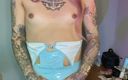 Emma Ink: Татуированная Барби дрочит для тебя