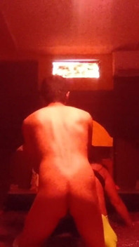 Saya menghisap pepek dan pantatnya di motel