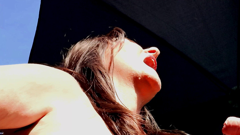 ithastopeefun: Piss Fun in the Garden - Ithastopeefun