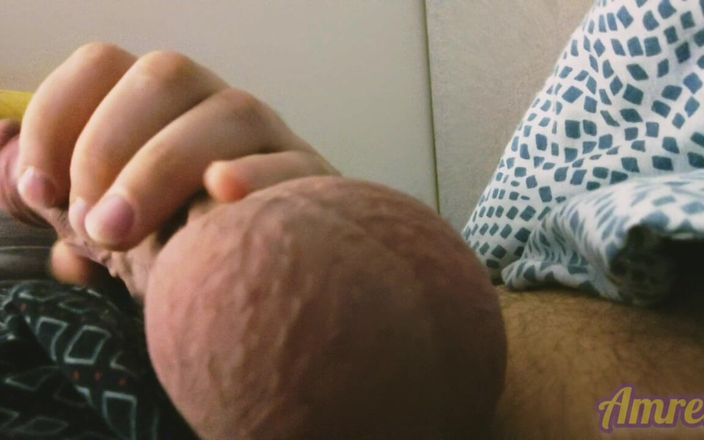 Amreis: Mattina erezione e sega con sborra sul tavolo